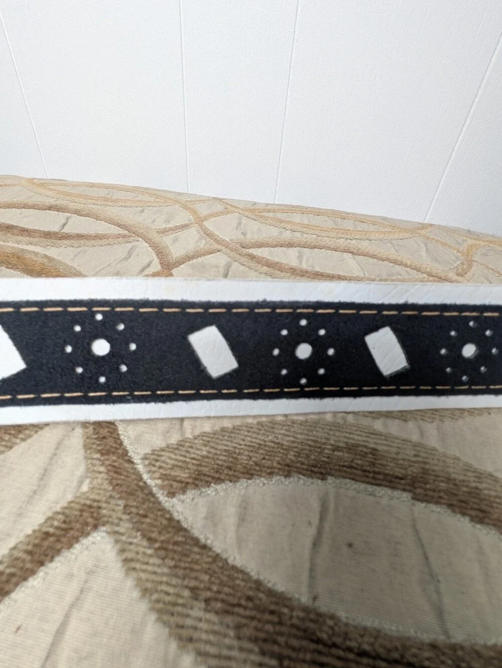 VTG Men's Shaggy Black Suede White Geometric Stitched Belt Metal Buckle Sz 30